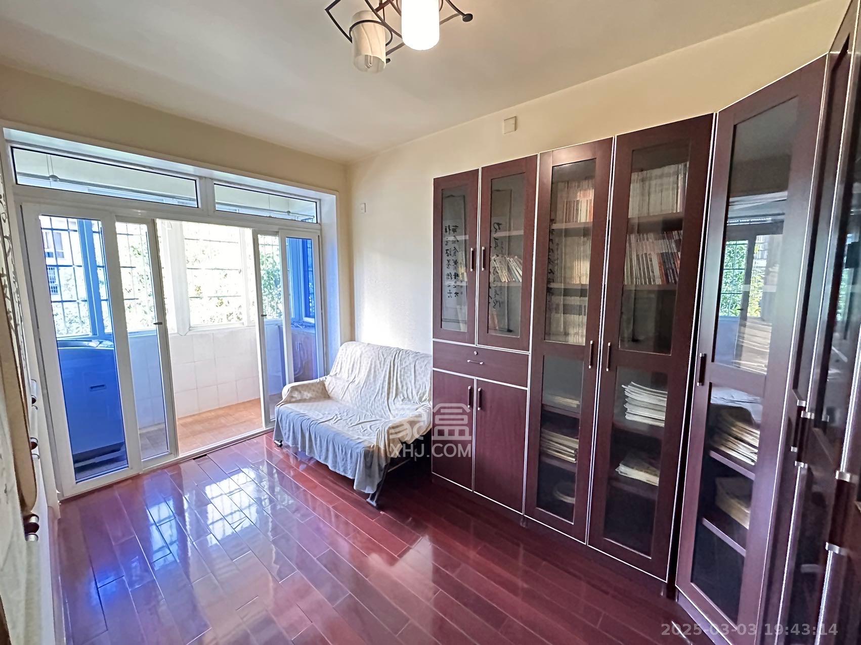 芙蓉苑  3室2厅2卫    2500.0元/月 芙蓉苑  3室2厅2卫    2500.0元/月室内图