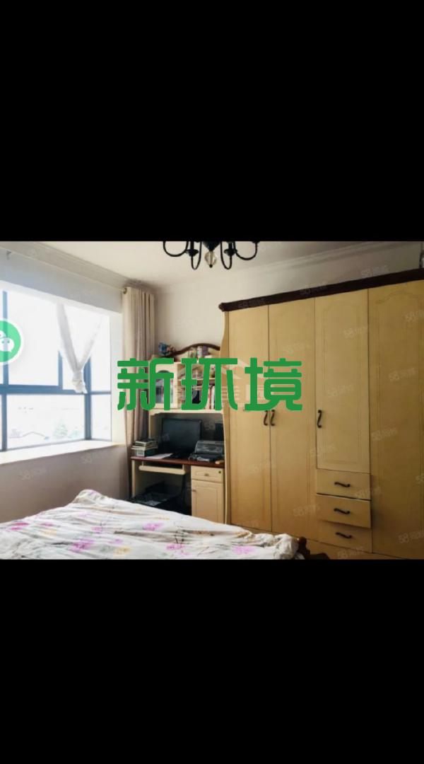 金华苑  5室2厅2卫   76.80万客厅