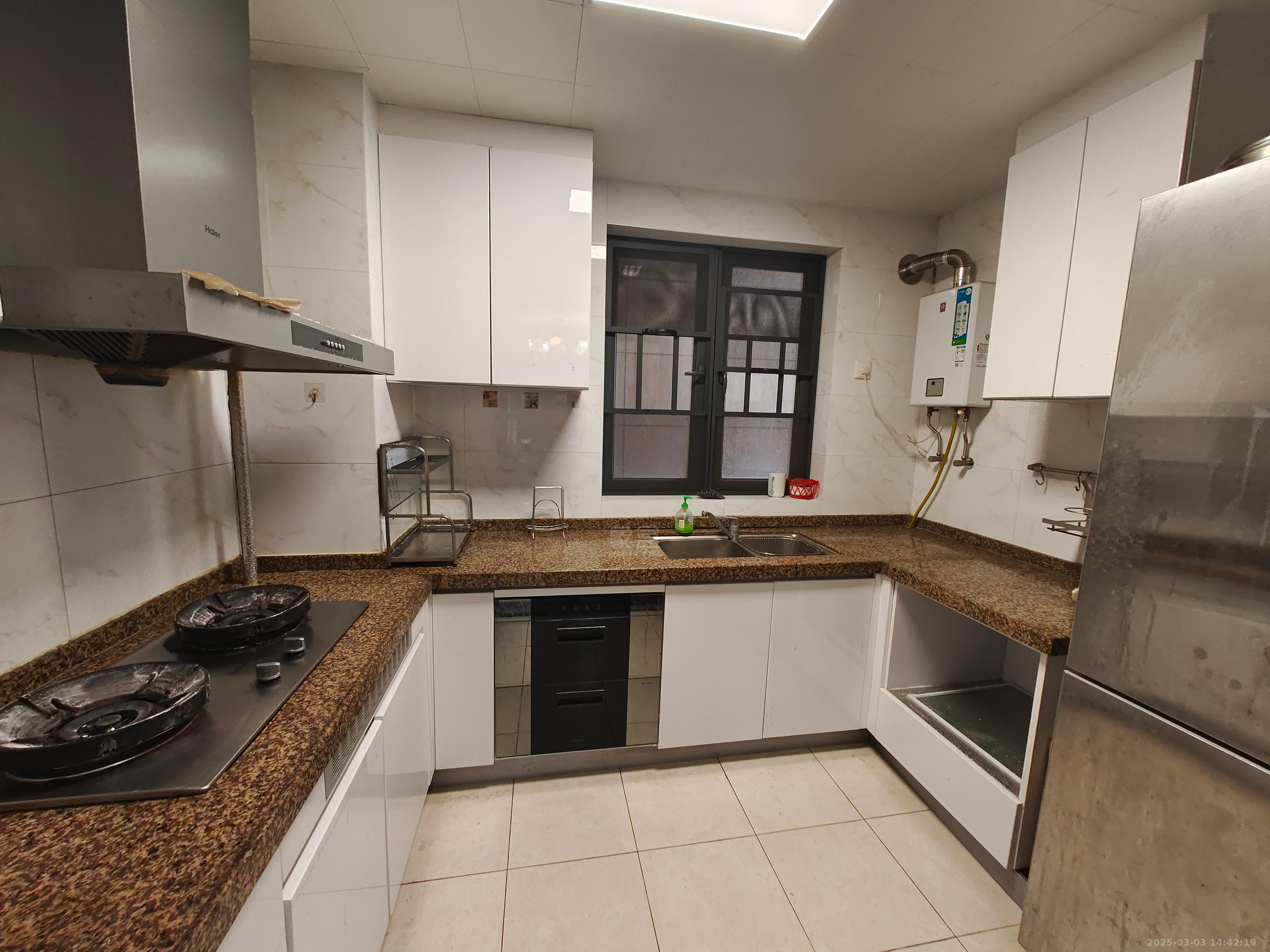 恒大华府 3室2厅2卫 1800.0元/月 恒大华府 3室2厅2卫 1800.0元/月室内图