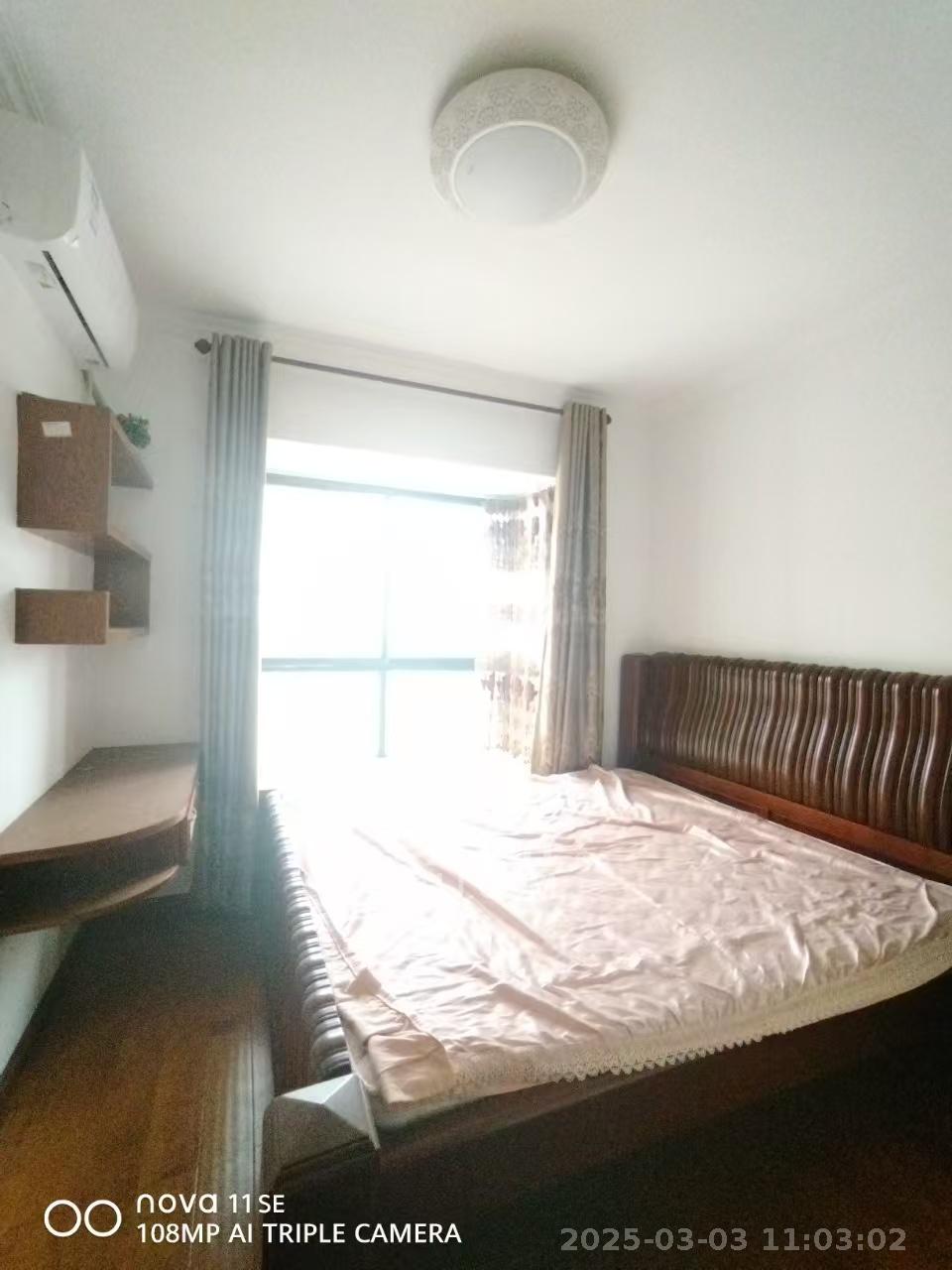 百合湖滨花园  3室2厅2卫    2000.0元/月室内图