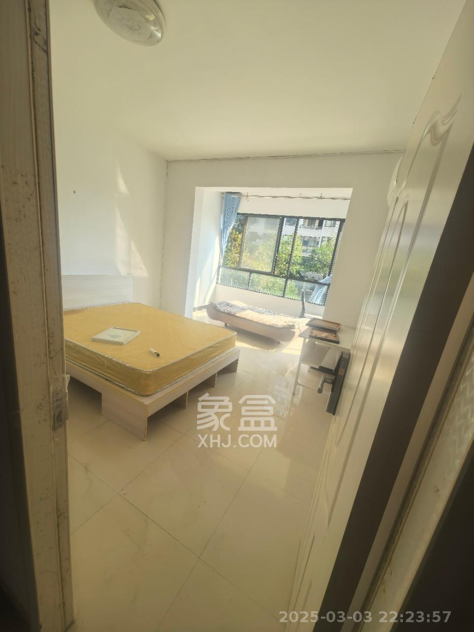 华银天际 1室2厅1卫 2400.0元/月 华银天际 1室2厅1卫 2400.0元/月室内图