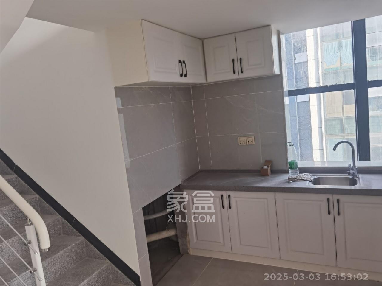 裕天国际商汇中心 2室1厅1卫 3500.0元/月 裕天国际商汇中心 2室1厅1卫 3500.0元/月室内图