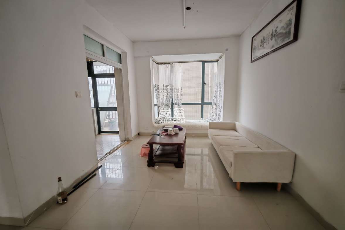 玉龙湾 4室2厅2卫 2500.0元/月 玉龙湾 4室2厅2卫 2500.0元/月室内图