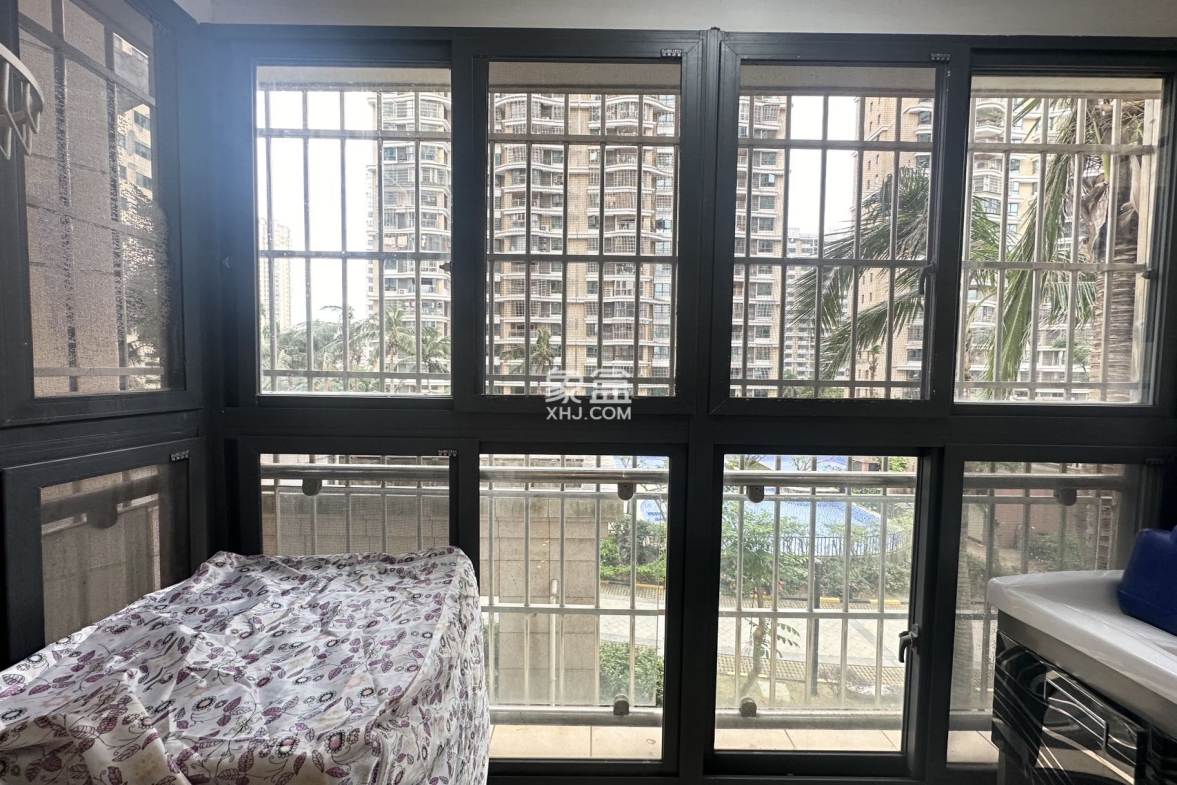 国兴城(B区) 3室2厅2卫 251.0万 国兴城(B区) 3室2厅2卫 251.0万客厅