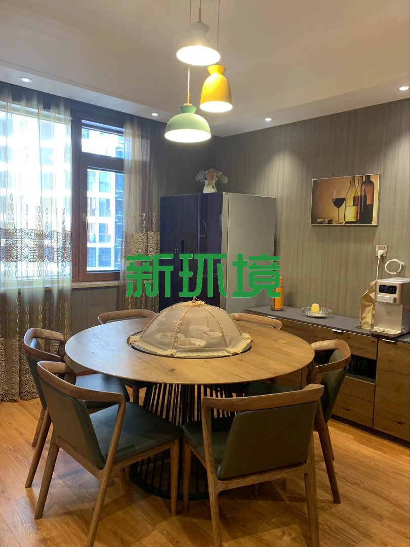 东方明珠  4室2厅2卫   125.00万客厅