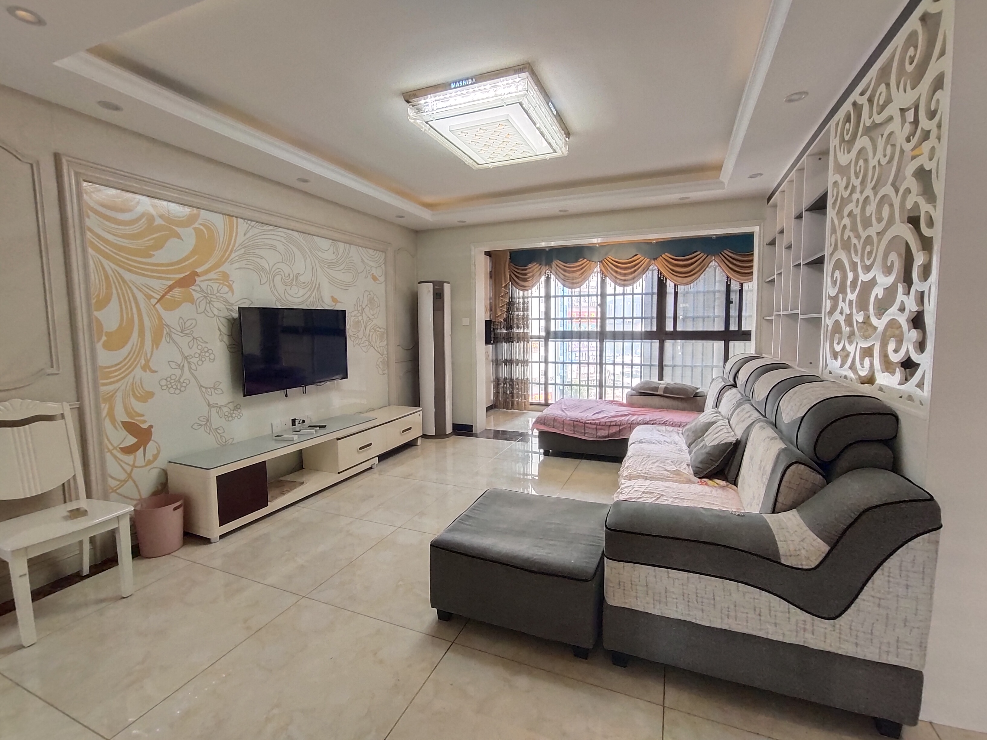 华天城小区 3室2厅2卫 2100.0元/月 华天城小区 3室2厅2卫 2100.0元/月室内图