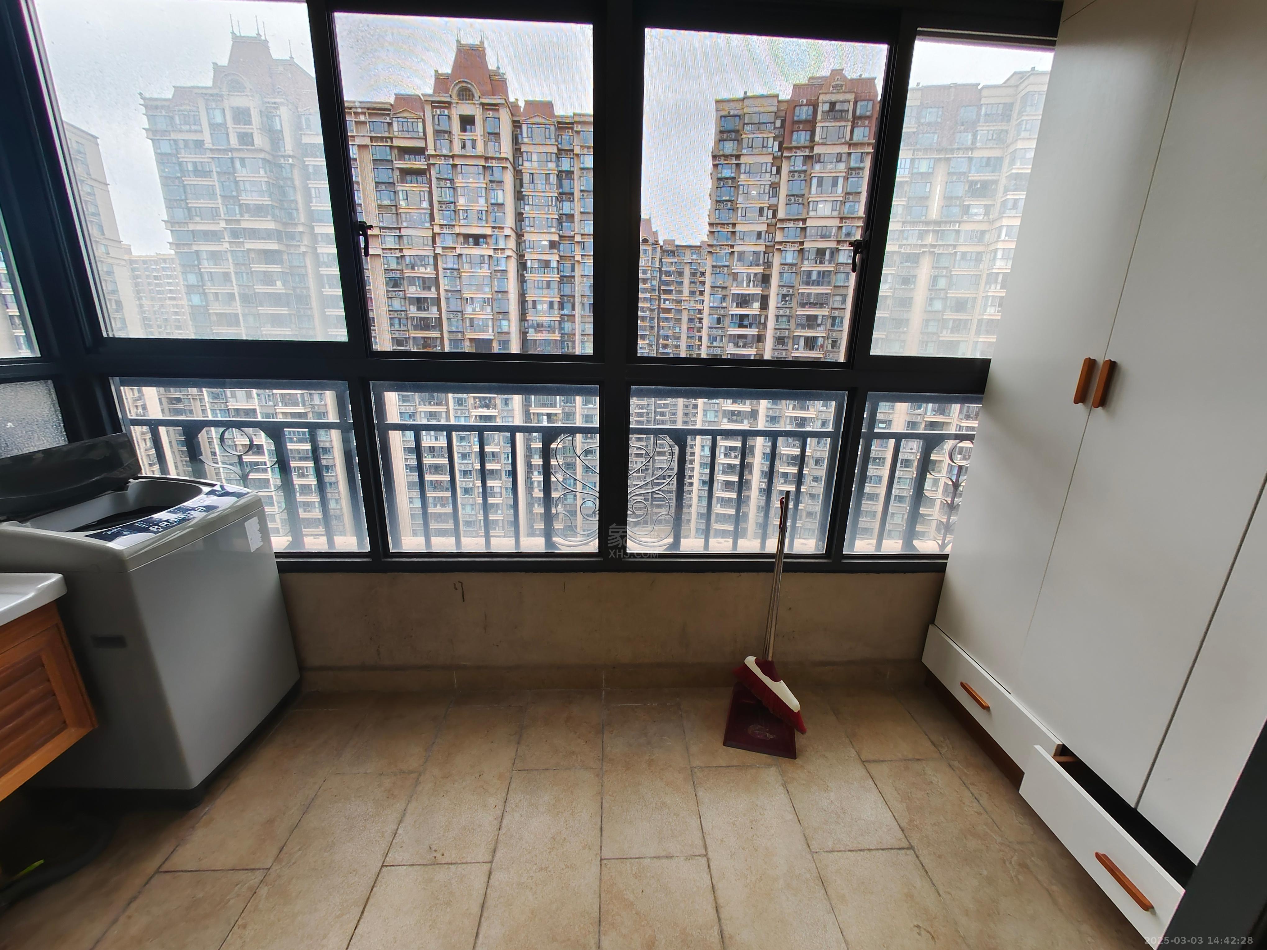 恒大华府 3室2厅2卫 1800.0元/月 恒大华府 3室2厅2卫 1800.0元/月室内图