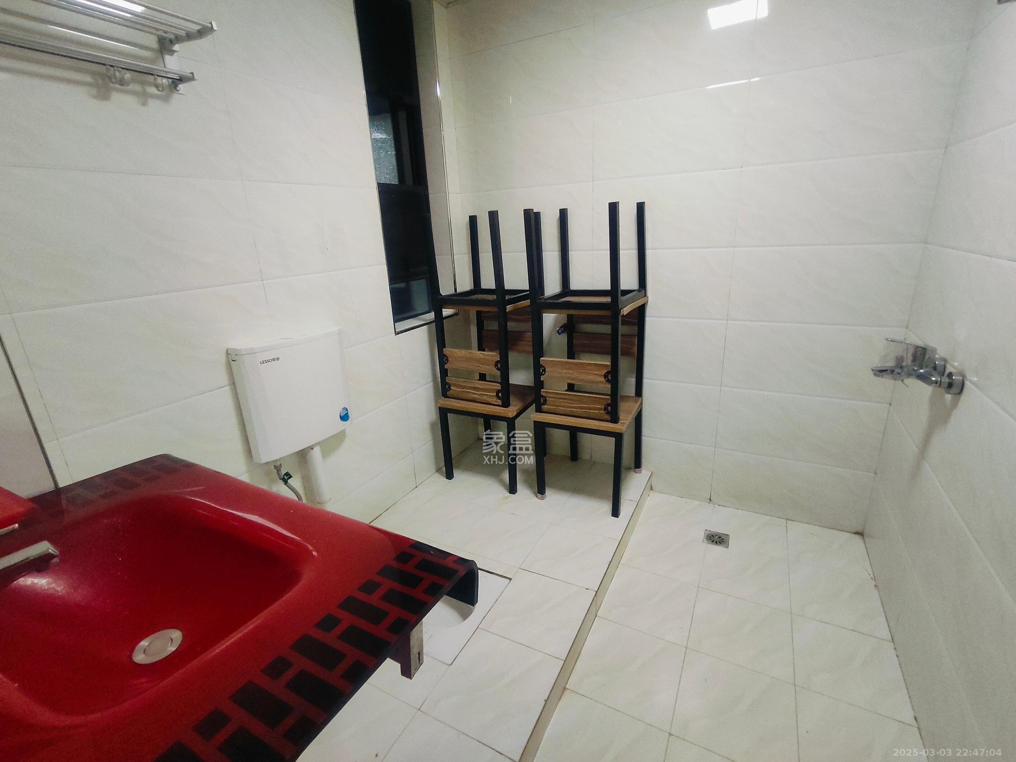 东岸梅园小区  3室2厅2卫   2400.00元/月室内图