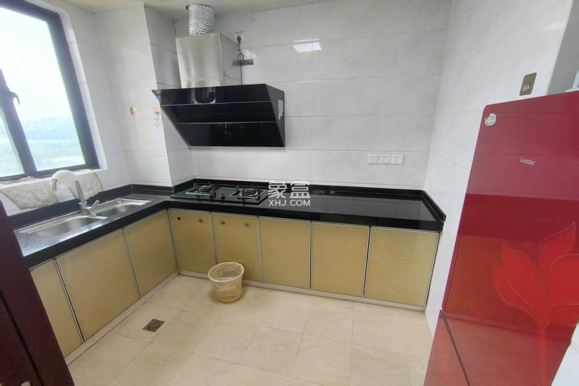 江畔人家 3室2厅2卫 3000.00元/月 江畔人家 3室2厅2卫 3000.00元/月室内图