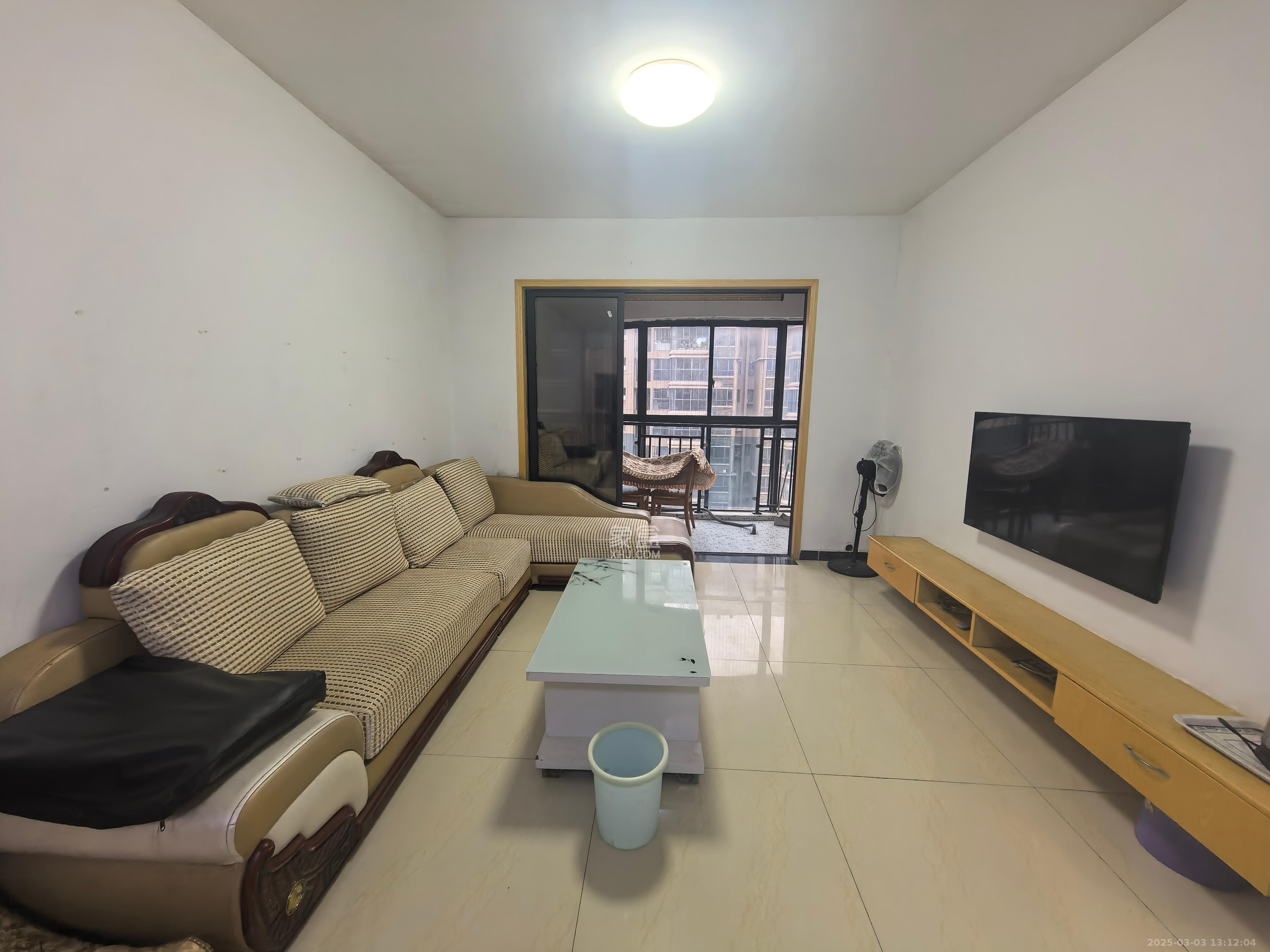 名家翡翠花园  3室2厅1卫    2000.0元/月 名家翡翠花园  3室2厅1卫    2000.0元/月