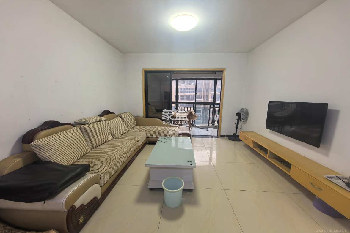 名家翡翠花园  3室2厅1卫    2000.0元/月 名家翡翠花园  3室2厅1卫    2000.0元/月室内图