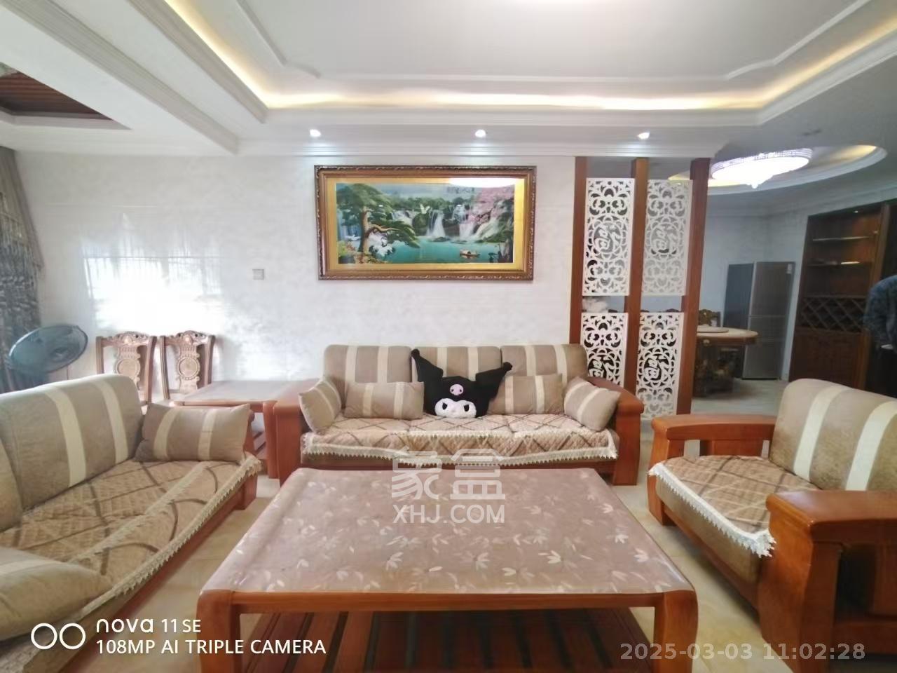 百合湖滨花园  3室2厅2卫    2000.0元/月室内图