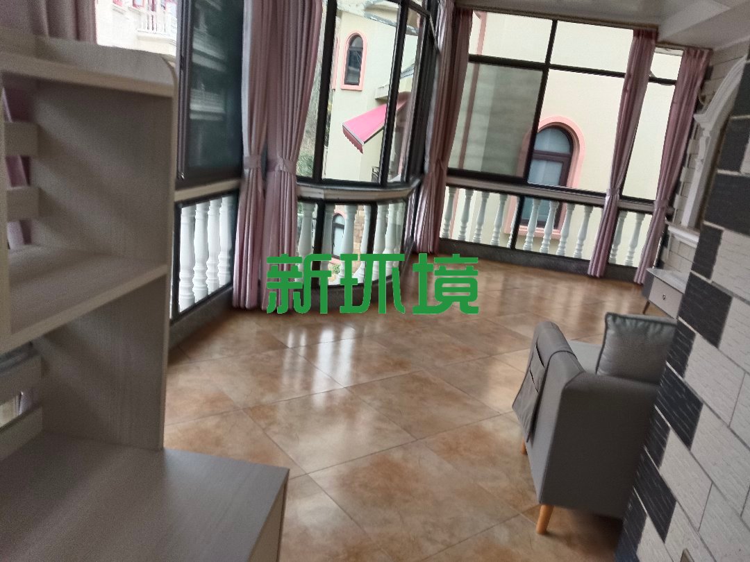 美人山别墅  5室2厅4卫   298.00万客厅