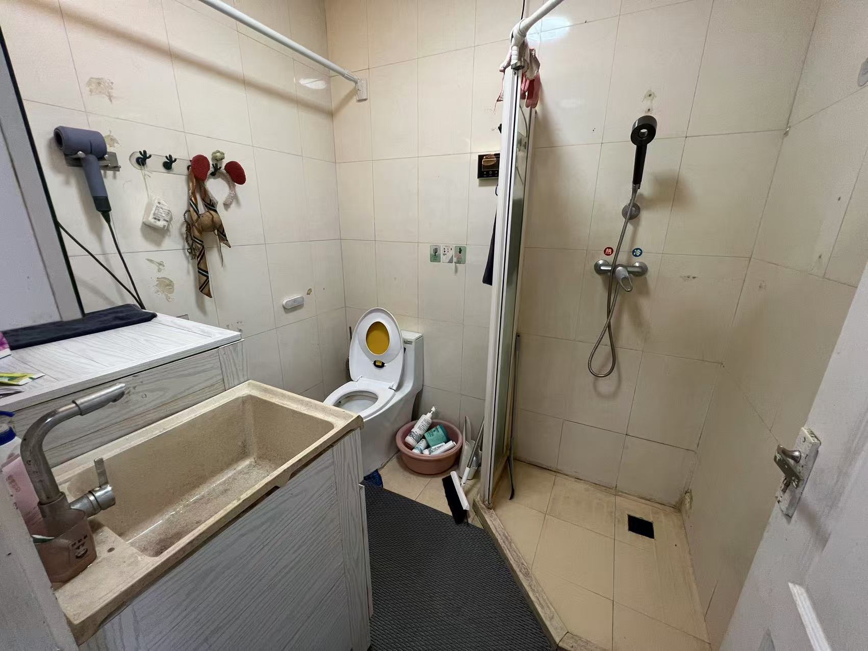 金茂大厦 1室1厅1卫 54.0万 金茂大厦 1室1厅1卫 54.0万客厅