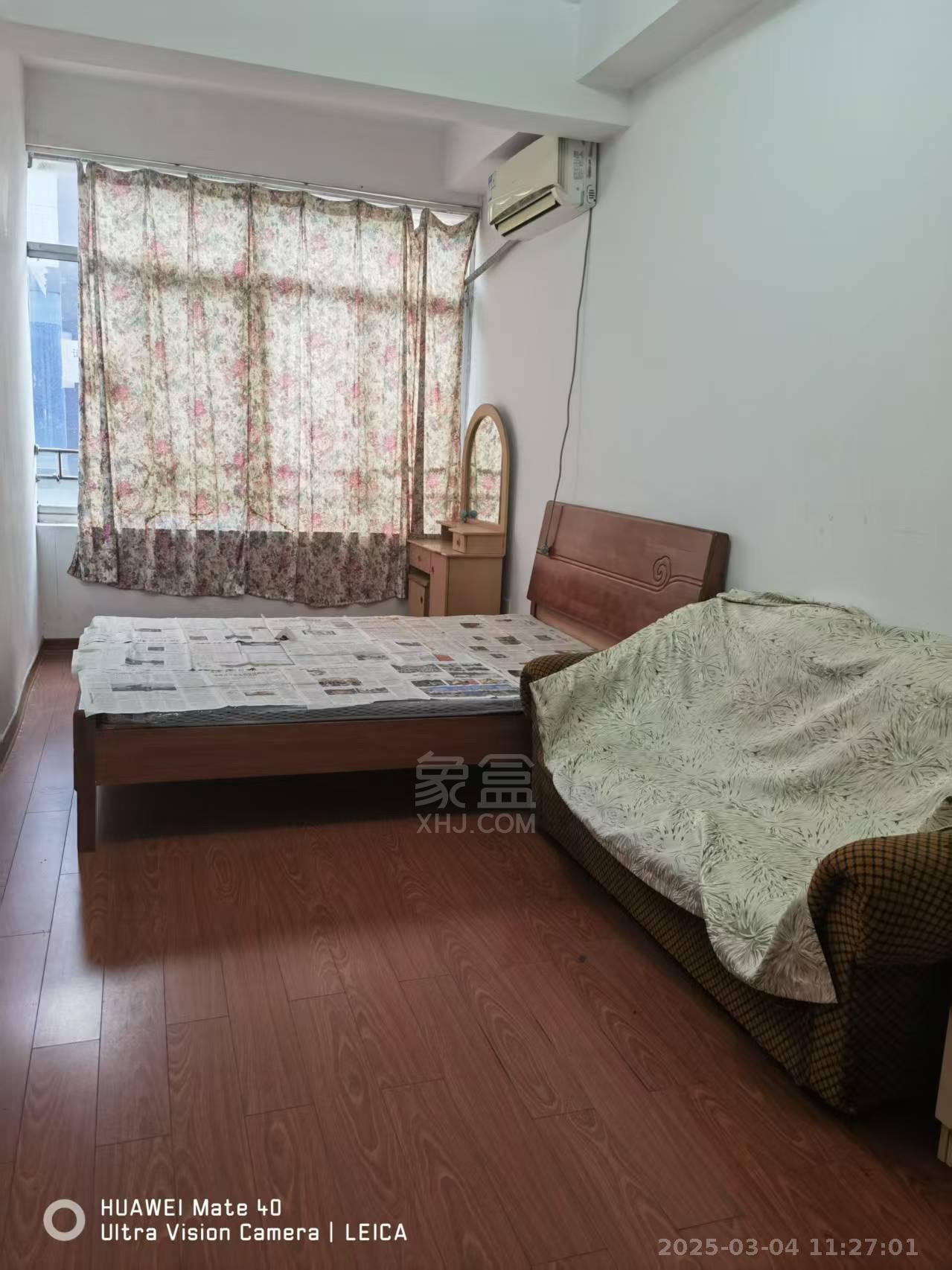 人大宿舍 4室2厅1卫 1800.0元/月 人大宿舍 4室2厅1卫 1800.0元/月室内图