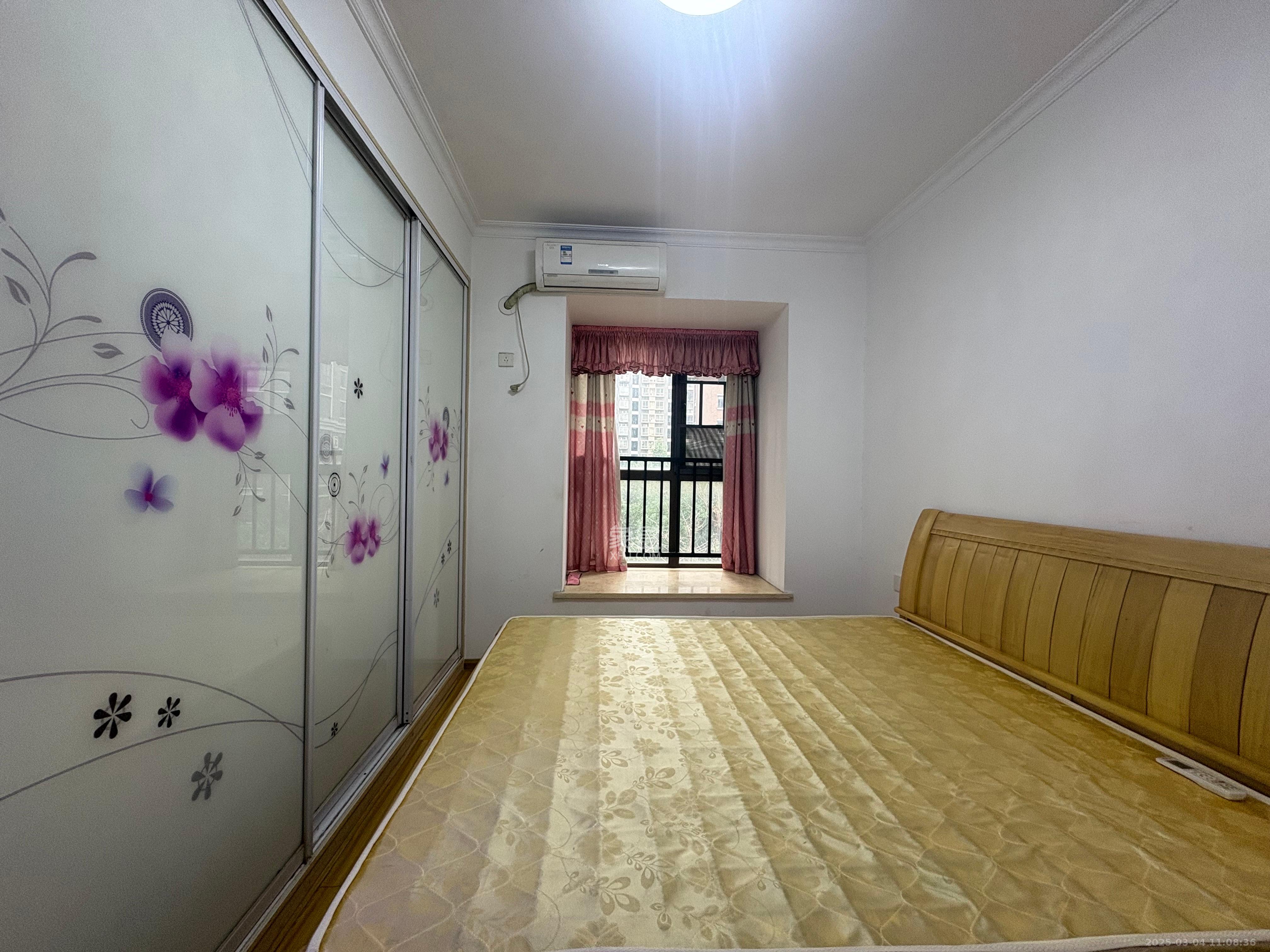水岸世景  3室1厅1卫   1600.00元/月室内图