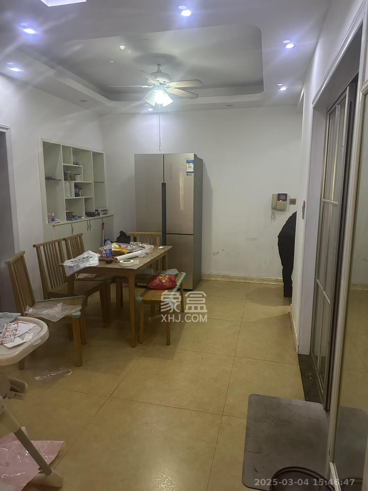 三一街区 3室2厅1卫 2400.0元/月 三一街区 3室2厅1卫 2400.0元/月室内图