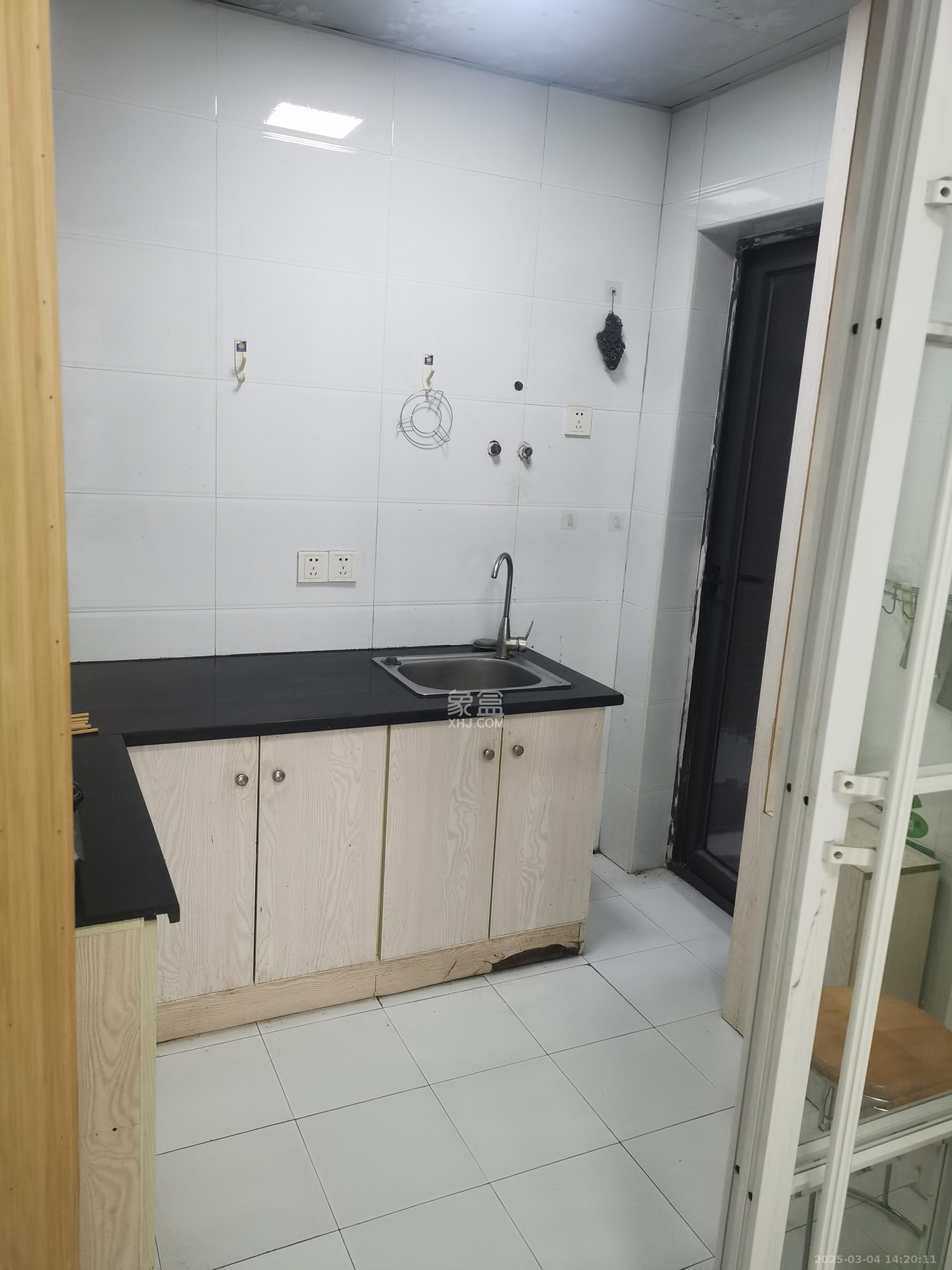 时代公馆  2室2厅1卫    2000.0元/月 时代公馆  2室2厅1卫    2000.0元/月室内图