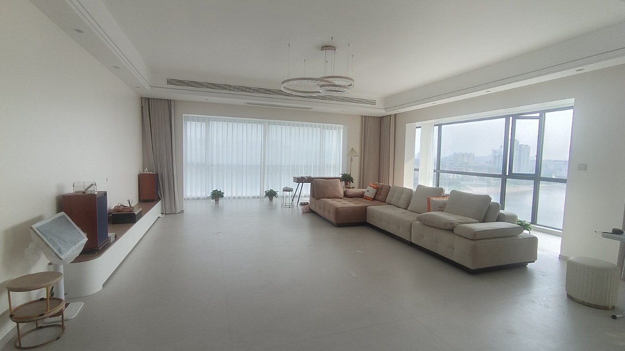 中铁银城江月 4室2厅2卫 9000.0元/月 中铁银城江月 4室2厅2卫 9000.0元/月室内图