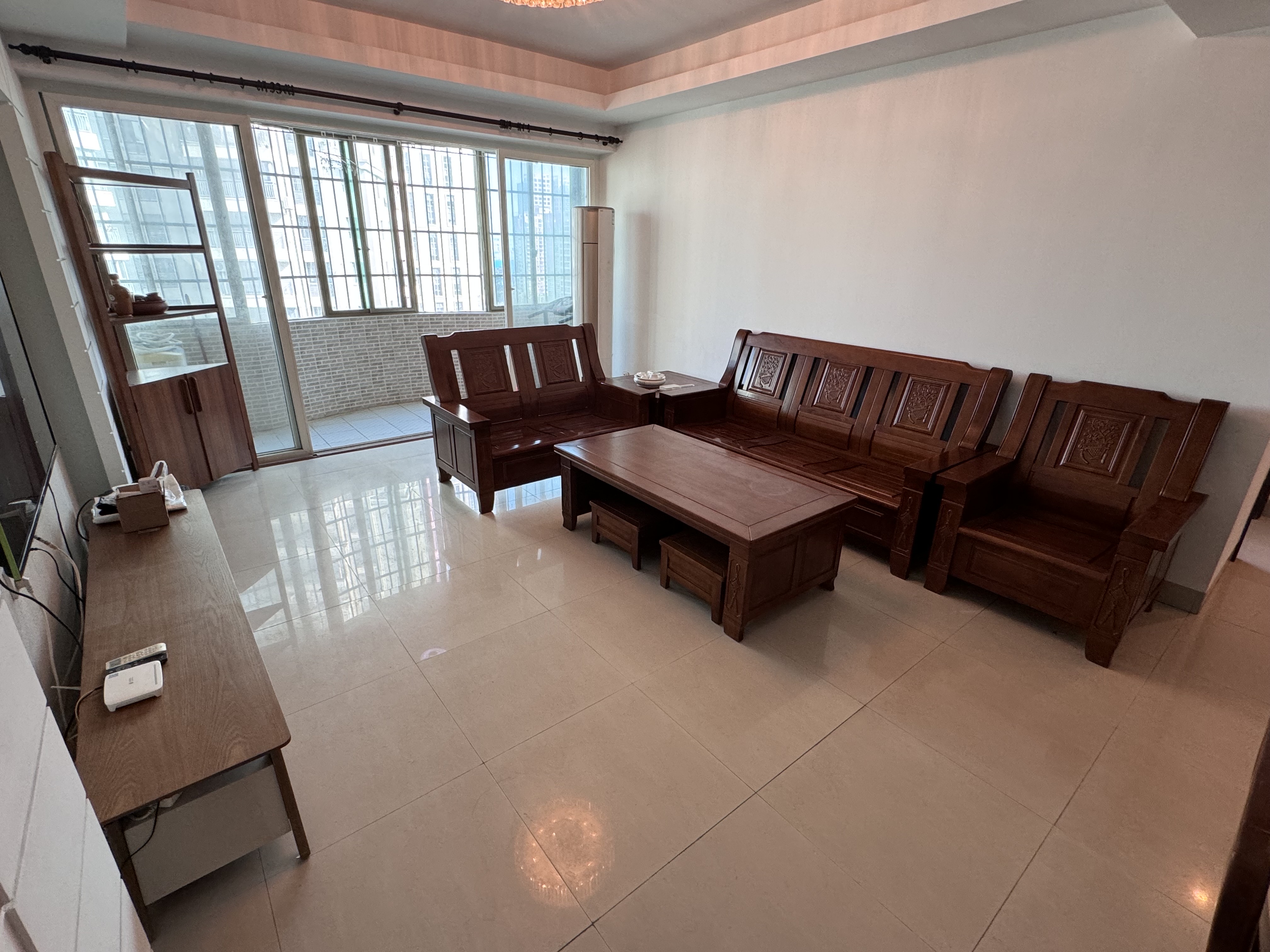 华贸大厦(华贸花苑) 2室2厅1卫 95.0万 华贸大厦(华贸花苑) 2室2厅1卫 95.0万客厅