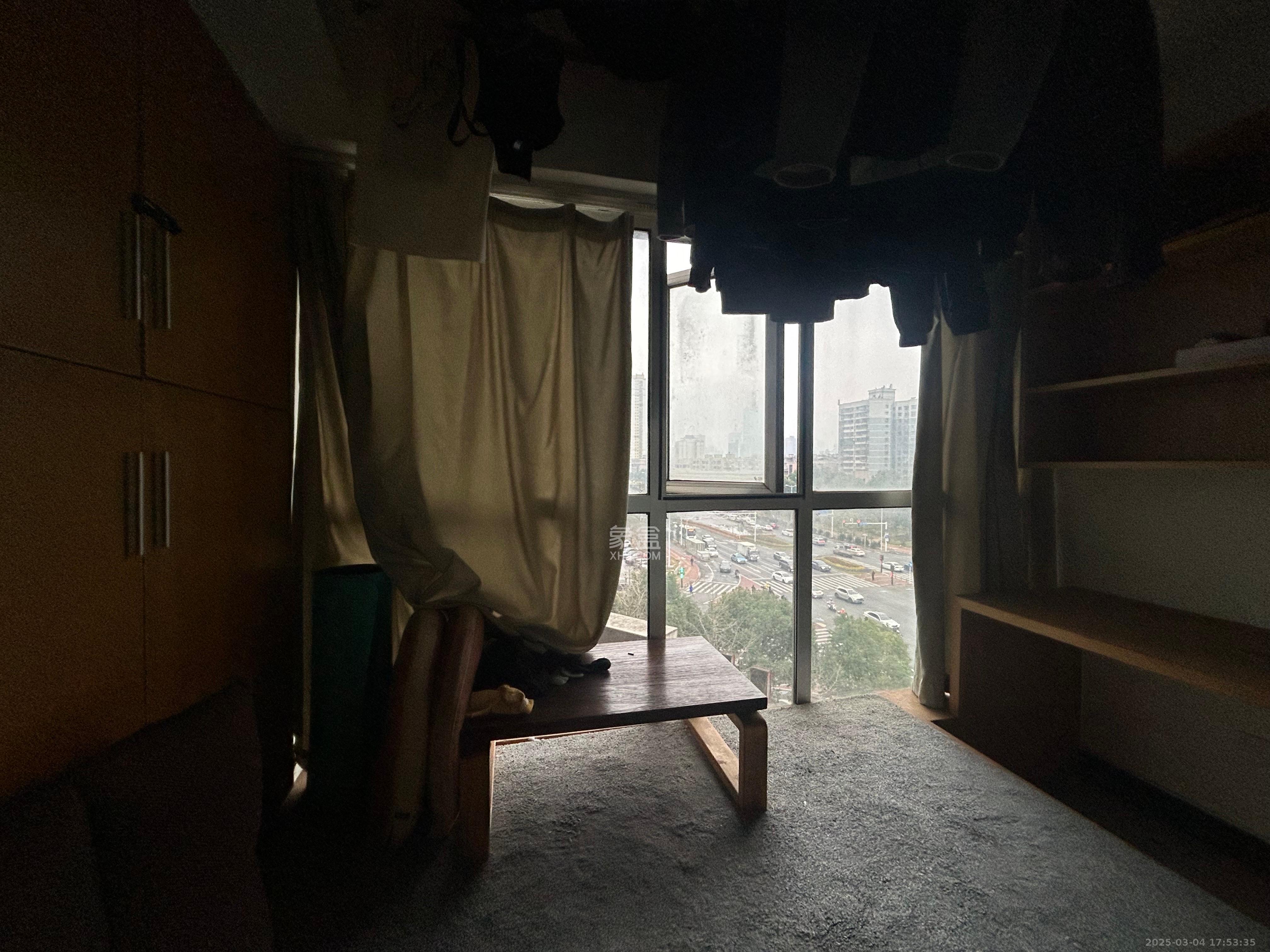 左岸右岸  1室0厅1卫    1500.0元/月室内图