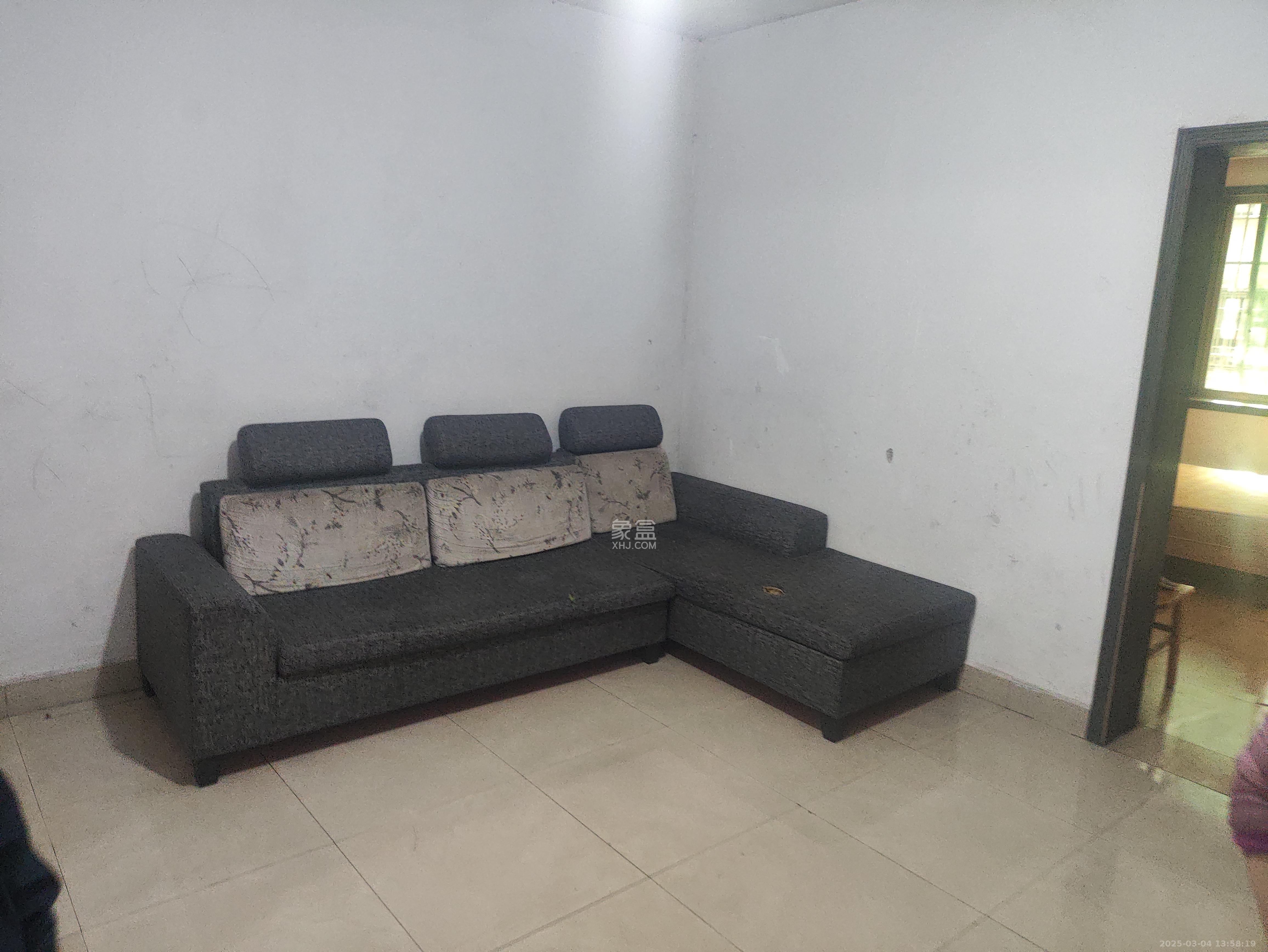 中南汽车世界  2室2厅1卫    999.0元/月 中南汽车世界  2室2厅1卫    999.0元/月室内图