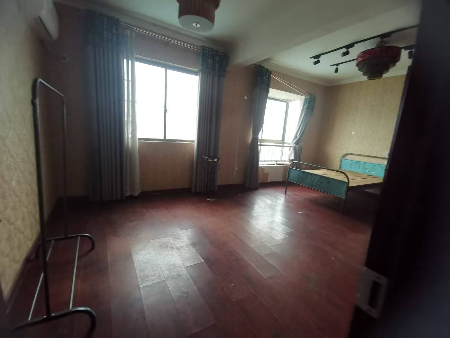 富华大厦 3室2厅2卫 1000.0元/月 富华大厦 3室2厅2卫 1000.0元/月室内图