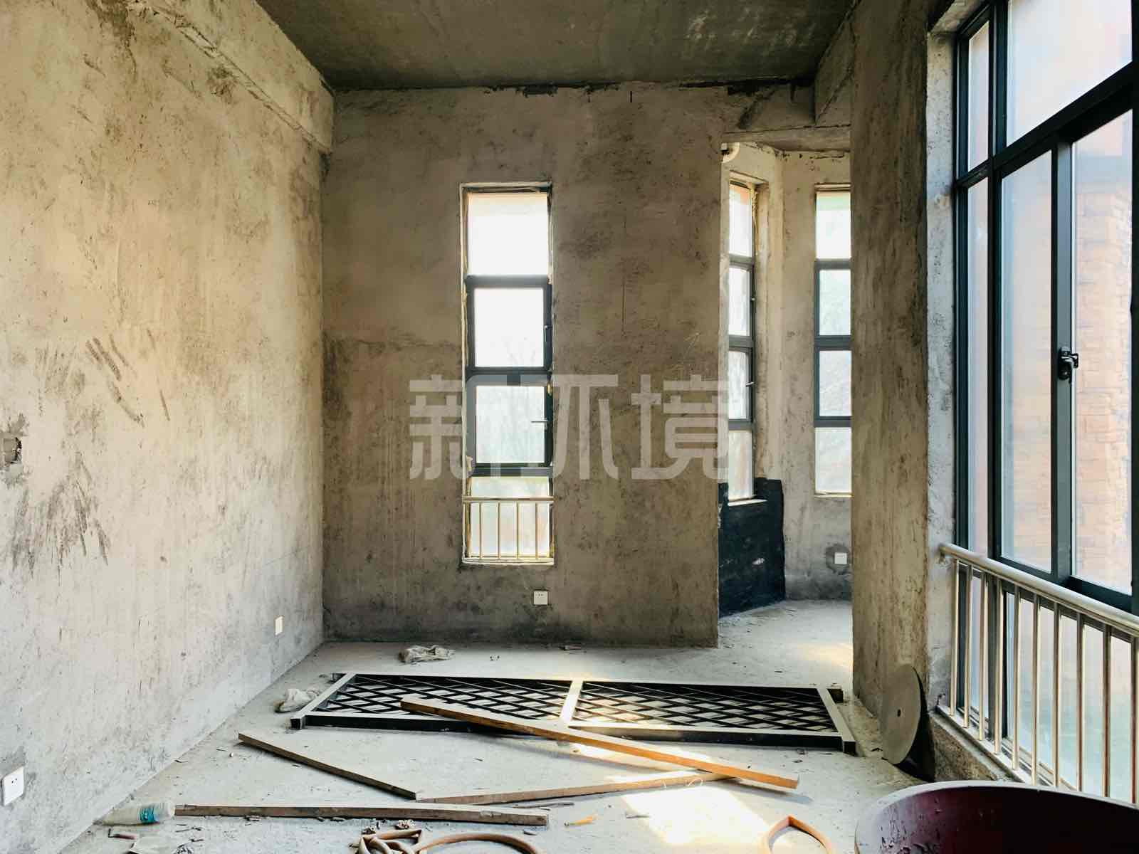 天门壹号  6室2厅2卫   372.00万客厅