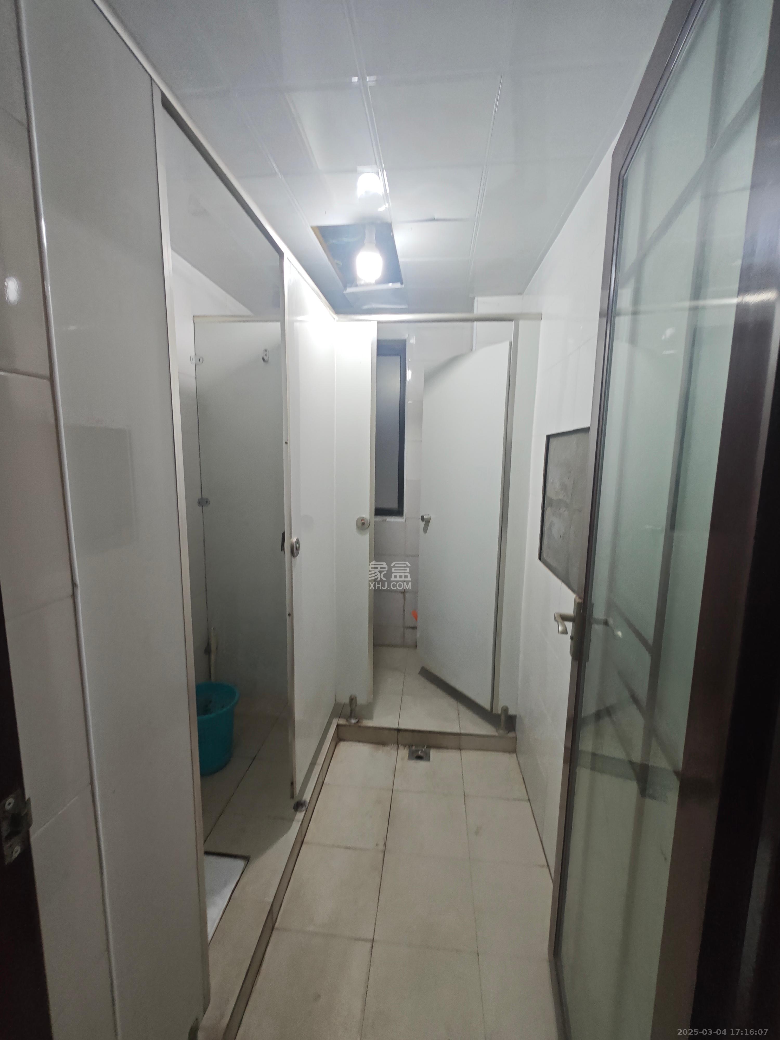 长房半岛蓝湾(观山月)  3室2厅1卫    2000.0元/月 长房半岛蓝湾(观山月)  3室2厅1卫    2000.0元/月室内图