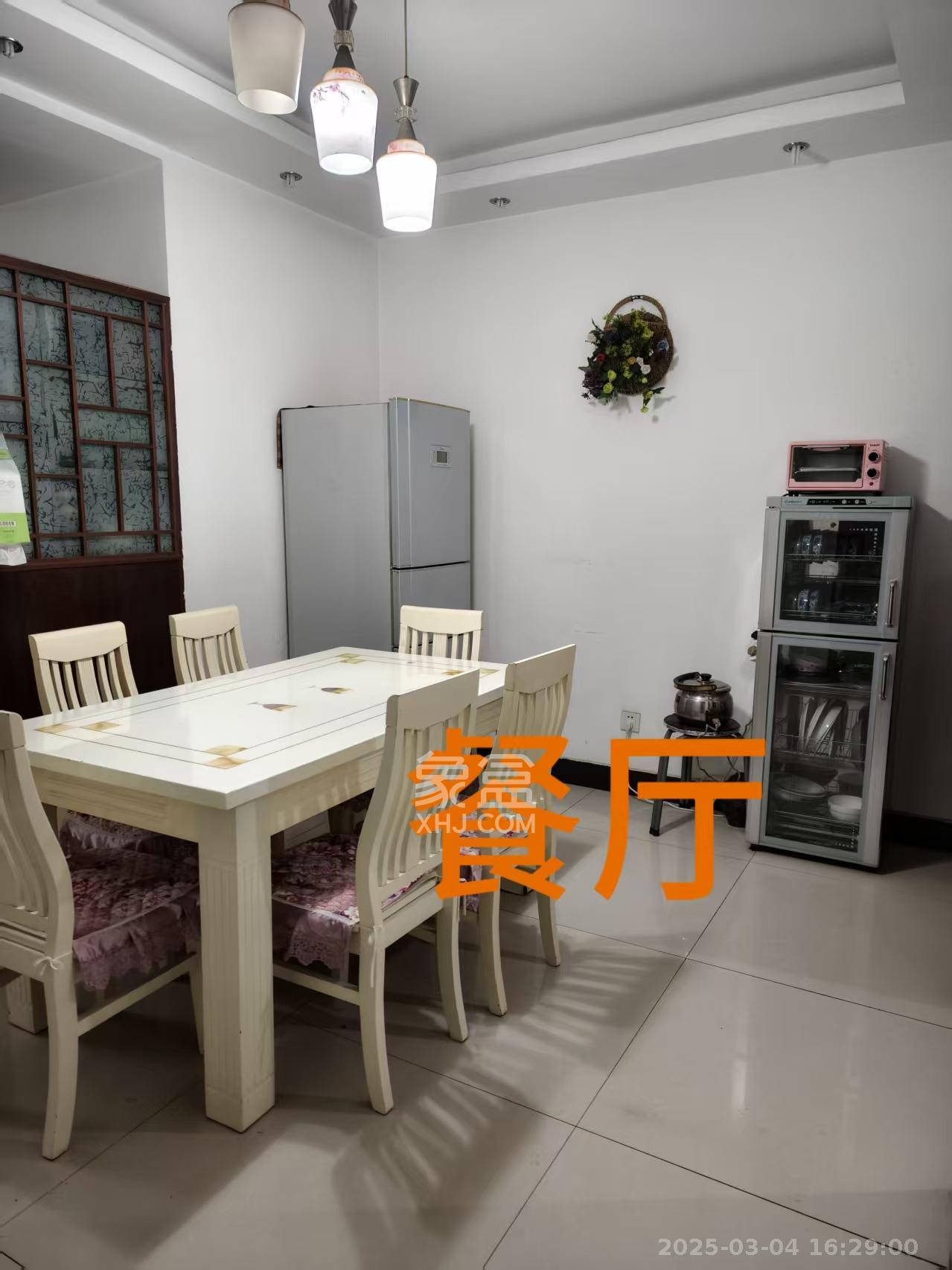 鄱阳小区  3室2厅1卫    1800.0元/月 鄱阳小区  3室2厅1卫    1800.0元/月室内图