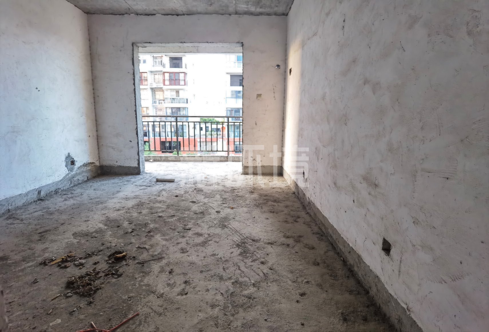 德皇新城  4室2厅2卫    73.2万 德皇新城  4室2厅2卫    73.2万客厅