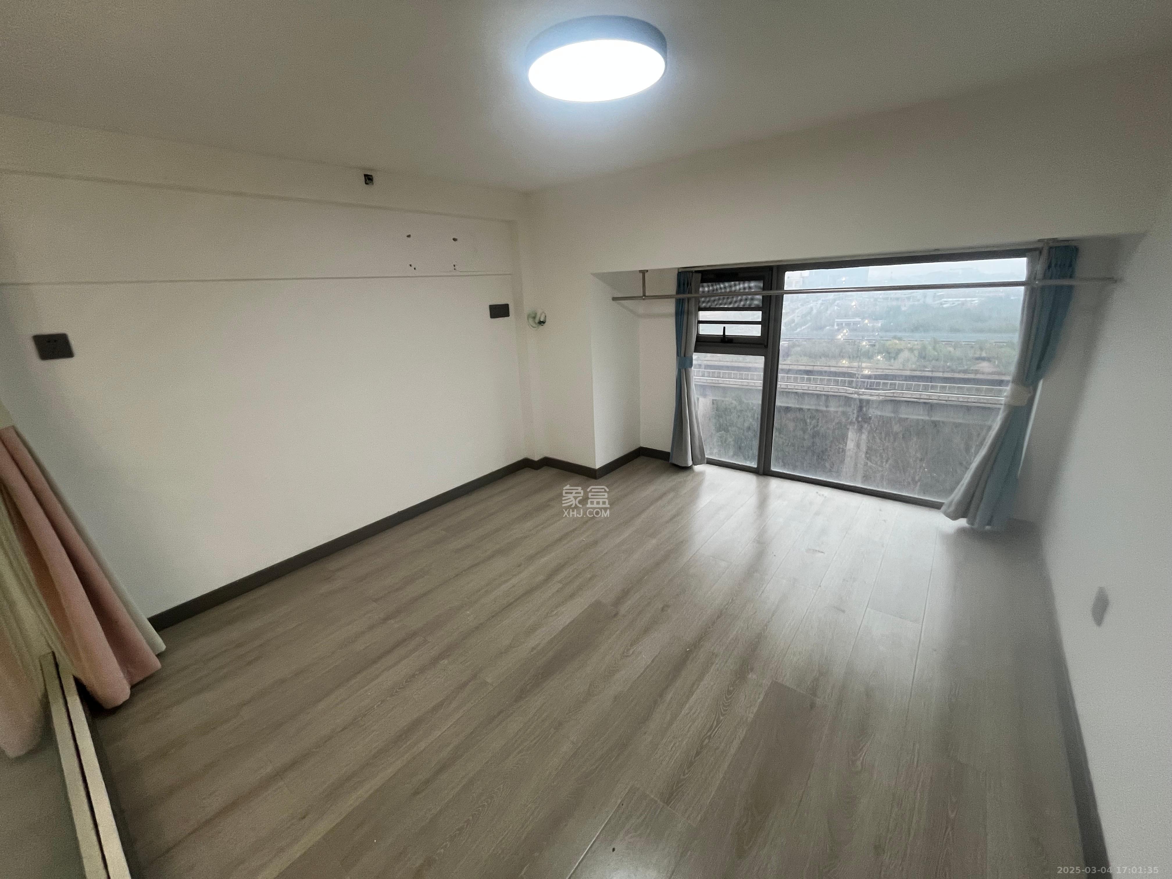 信诚湘江揽月（至善美景大厦）  1室0厅0卫   1400.00元/月室内图