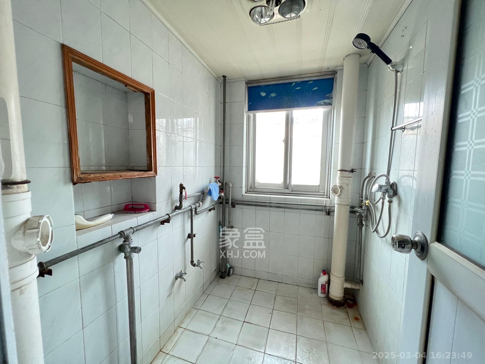 轻化公司宿舍向东南6号(产权南湖路46号) 3室2厅1卫 1700.0元/月 轻化公司宿舍向东南6号(产权南湖路46号) 3室2厅1卫 1700.0元/月室内图