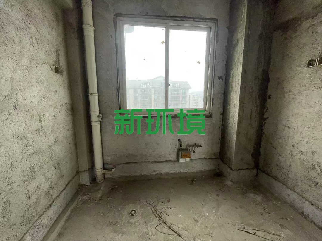 阳光水岸  5室2厅3卫    118.0万 阳光水岸  5室2厅3卫    118.0万客厅