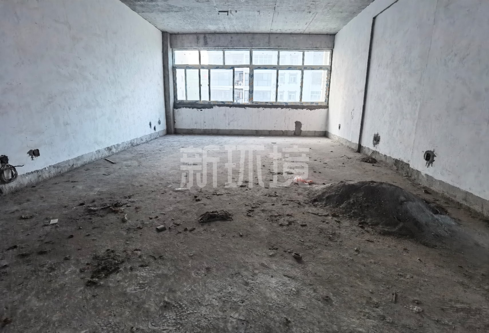 德皇新城  4室2厅2卫    73.2万 德皇新城  4室2厅2卫    73.2万客厅