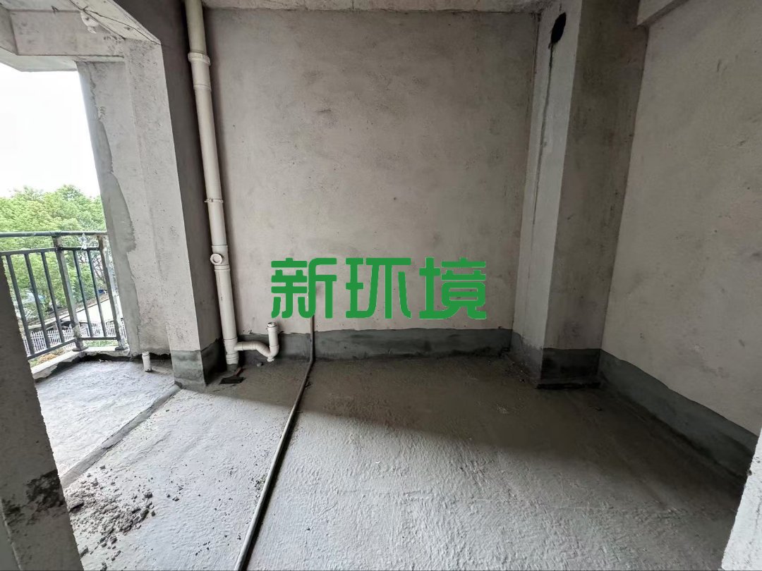 靛达广场  4室2厅2卫   68.80万客厅