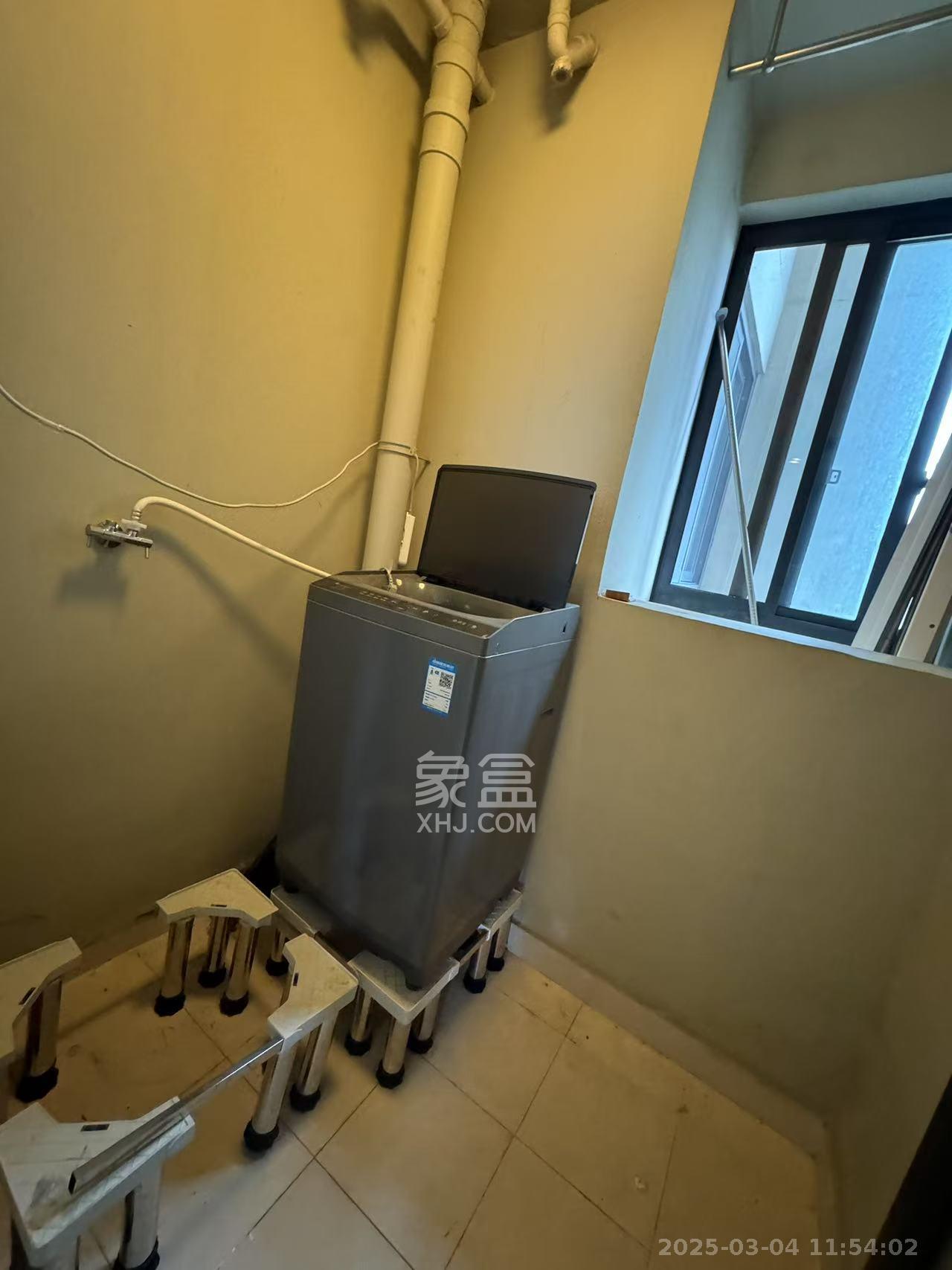 万科城  3室2厅2卫   3300.00元/月室内图