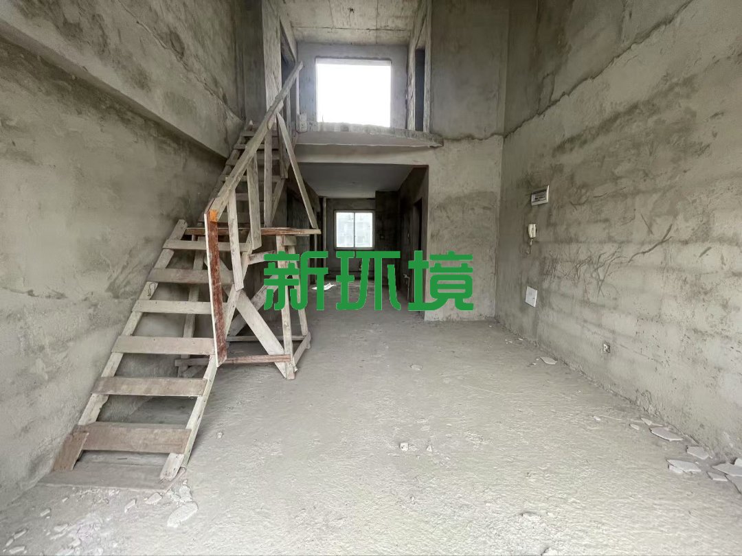 阳光水岸  5室2厅3卫    118.0万 阳光水岸  5室2厅3卫    118.0万客厅