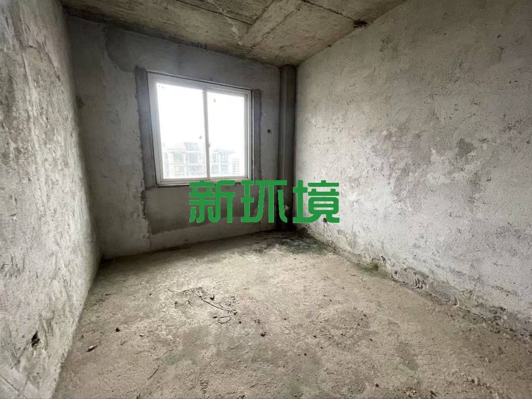 阳光水岸  5室2厅3卫    118.0万 阳光水岸  5室2厅3卫    118.0万客厅