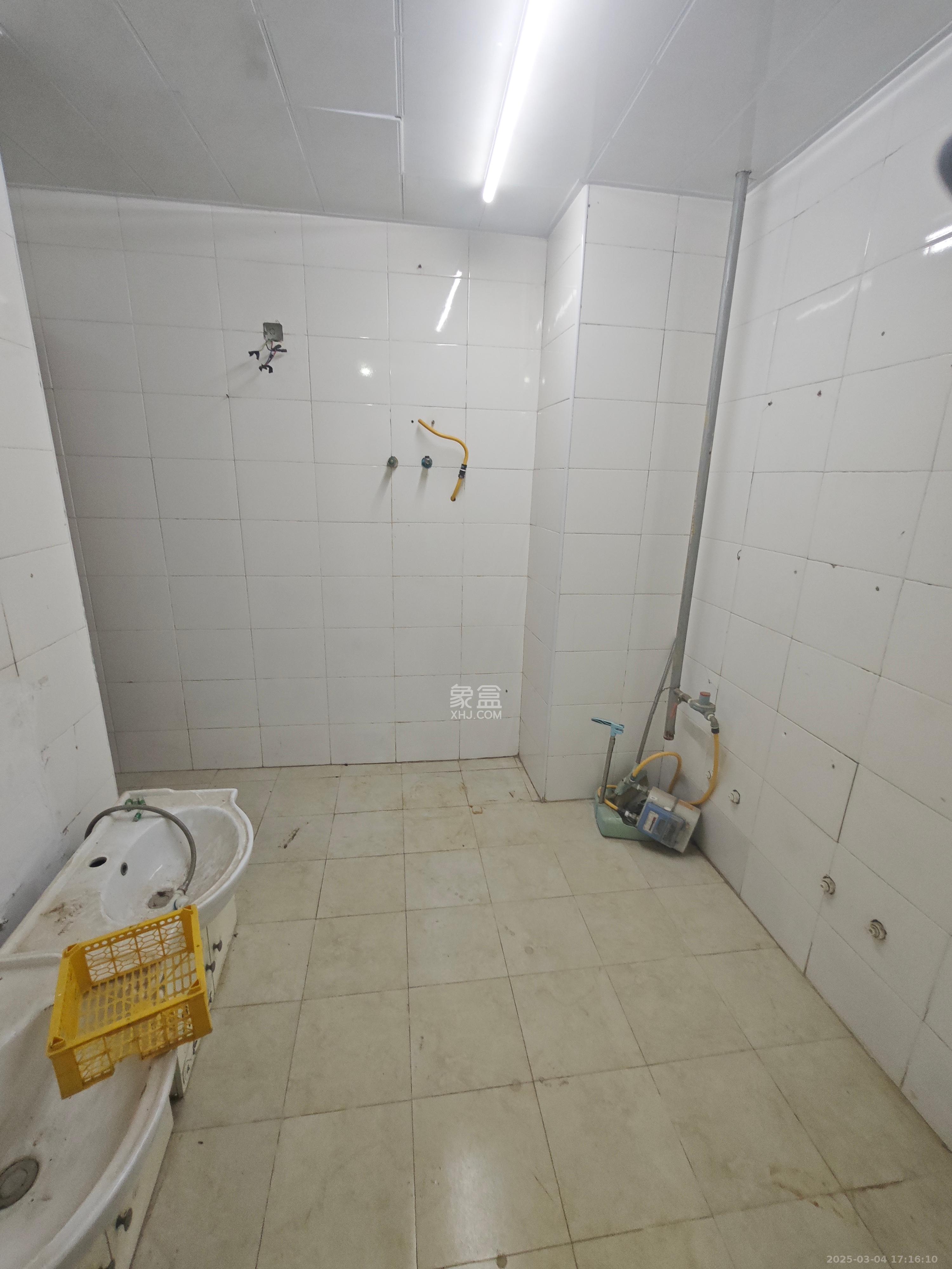 长房半岛蓝湾(观山月)  3室2厅1卫    2000.0元/月 长房半岛蓝湾(观山月)  3室2厅1卫    2000.0元/月室内图