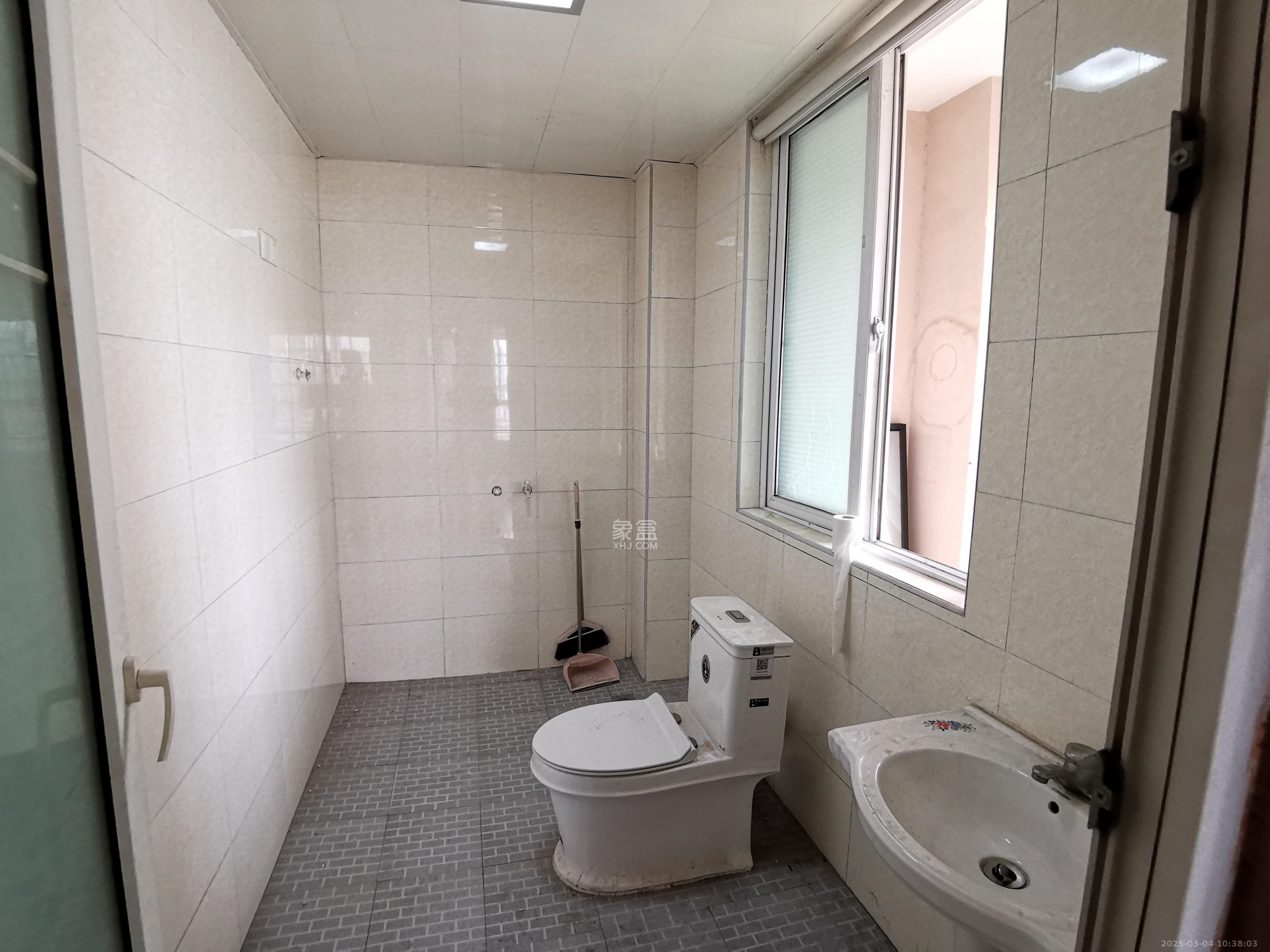 上河国际C区 3室2厅1卫 2300.0元/月 上河国际C区 3室2厅1卫 2300.0元/月室内图