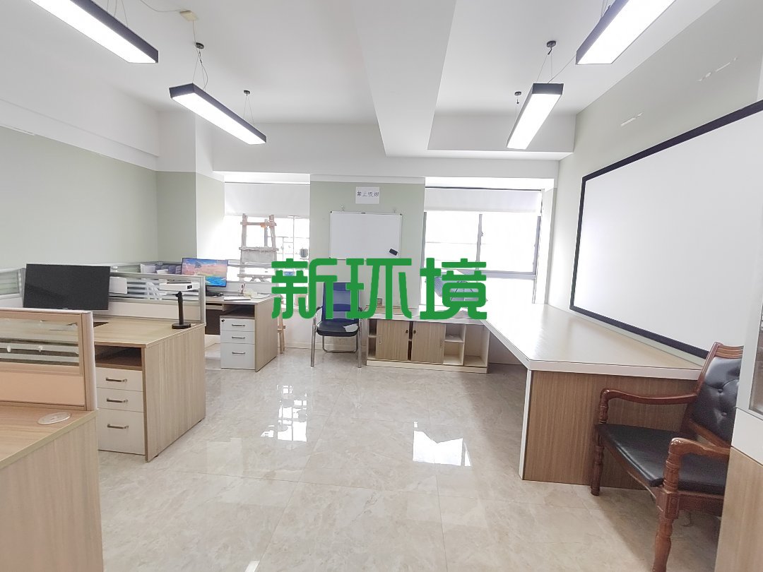 黄金大厦  3室2厅2卫   68.00万客厅