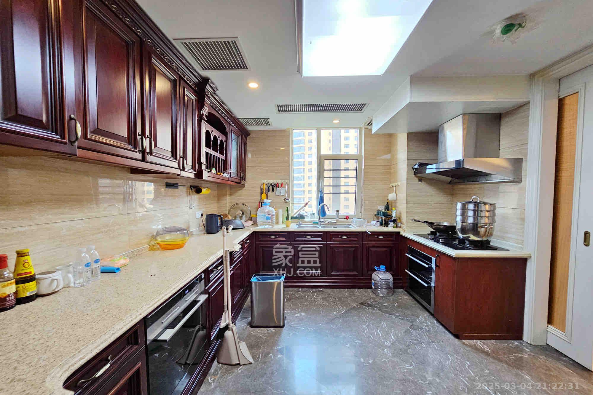 运达中央广场一、二期 7室3厅6卫 38000.0元/月 运达中央广场一、二期 7室3厅6卫 38000.0元/月室内图