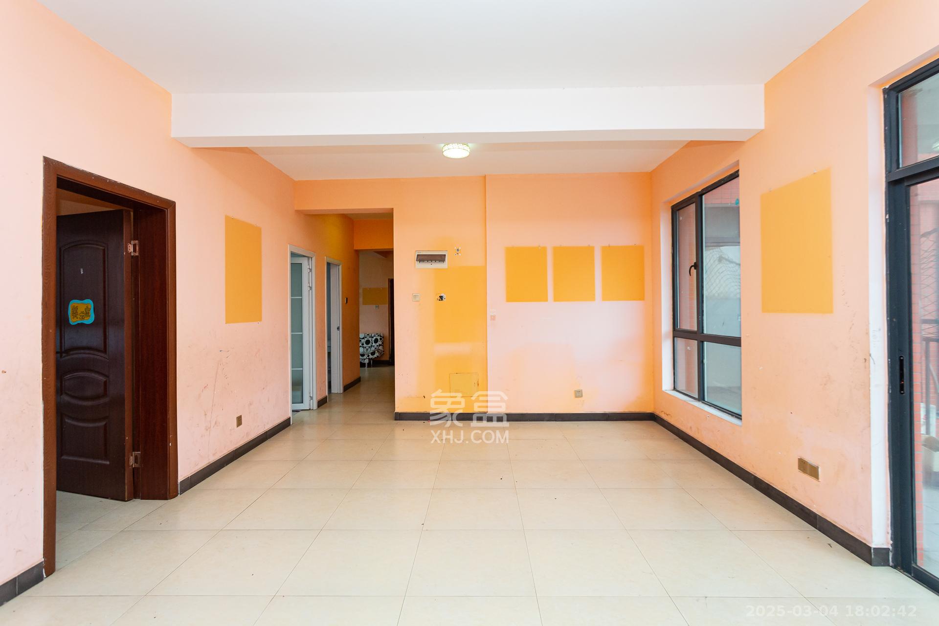 浩龙音乐界 3室2厅1卫 1800.0元/月 浩龙音乐界 3室2厅1卫 1800.0元/月室内图