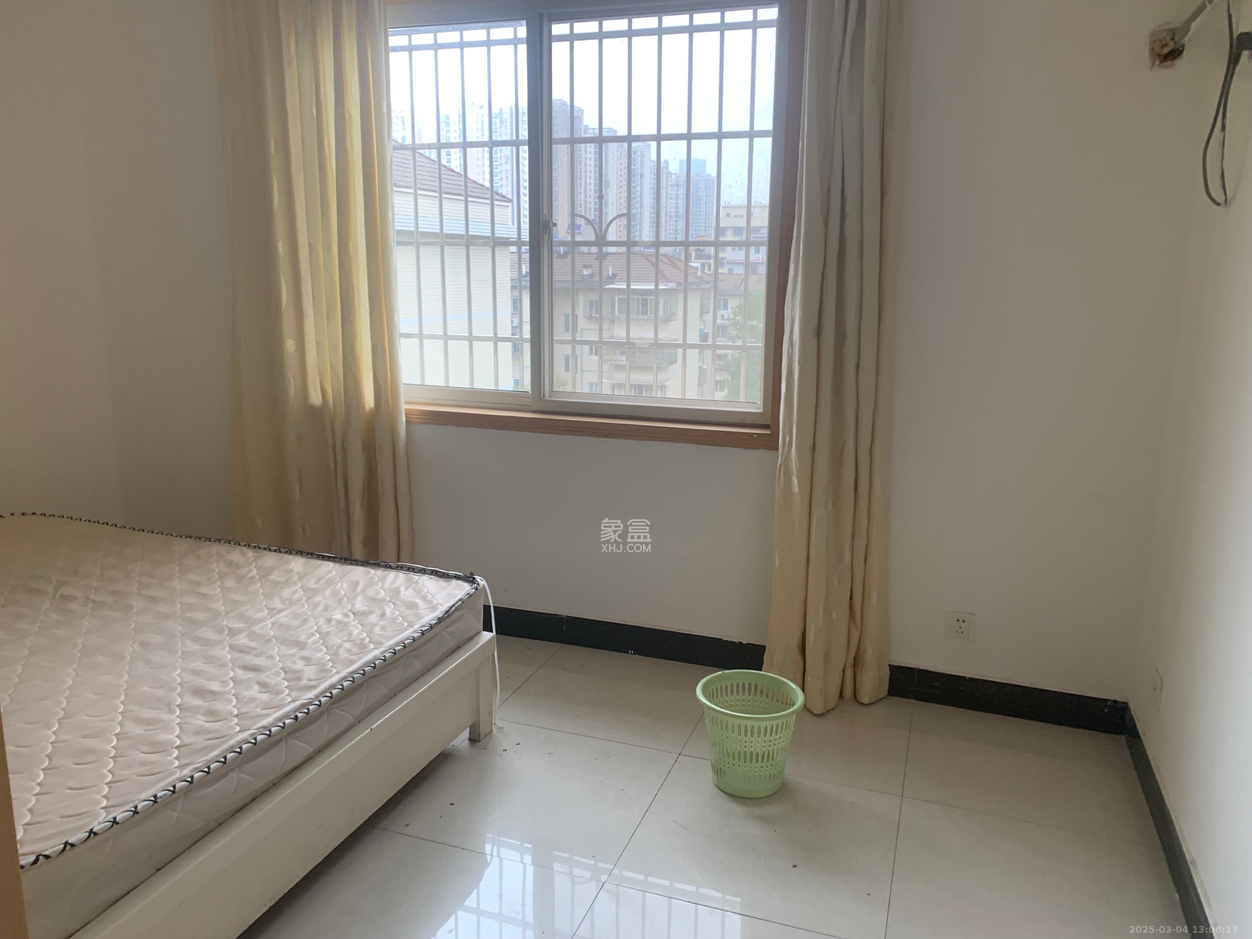 麓谷锦和园 5室2厅2卫 1500.0元/月 麓谷锦和园 5室2厅2卫 1500.0元/月室内图