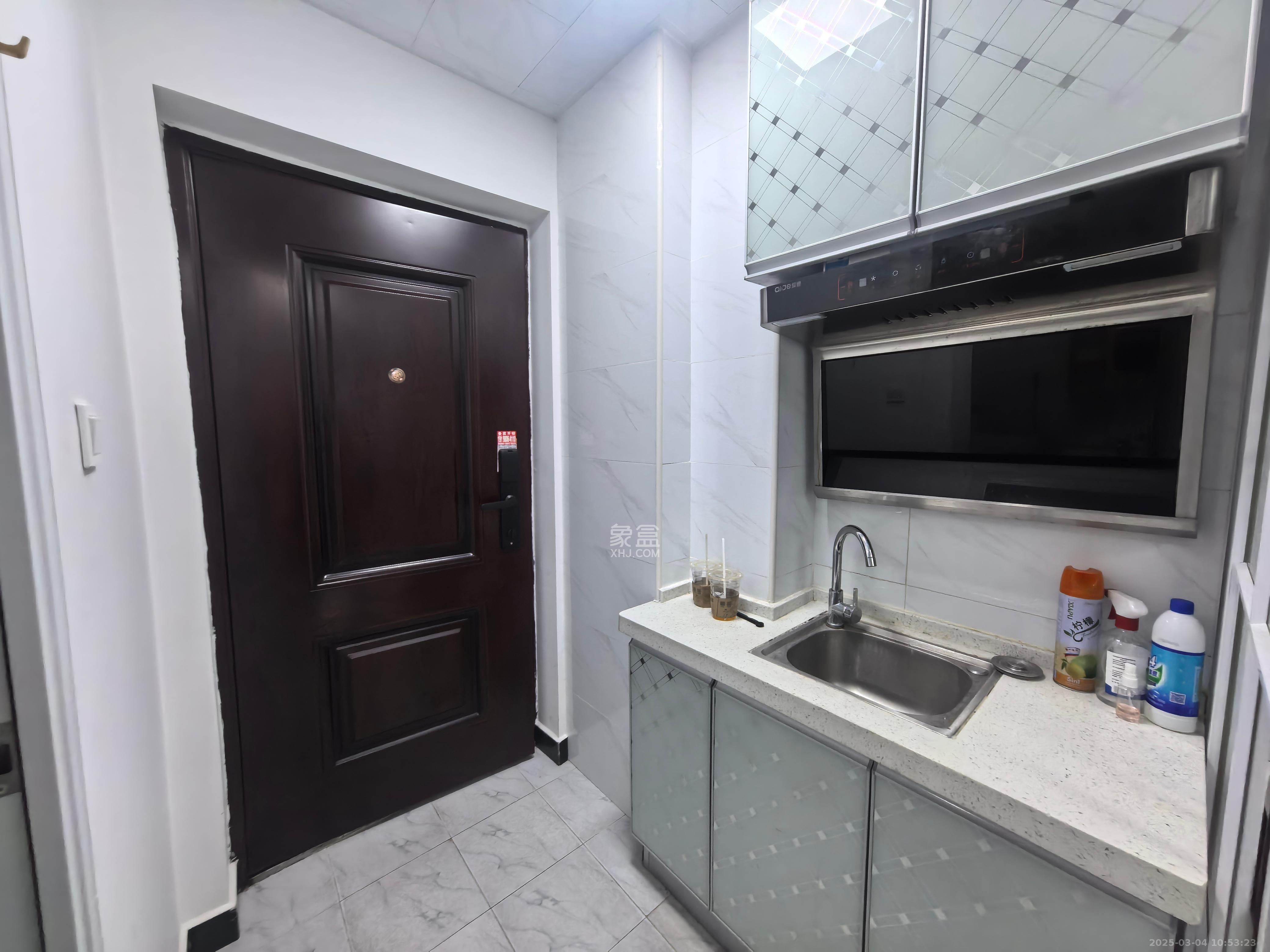 裕天国际商汇中心 1室1厅1卫 1100.0元/月 裕天国际商汇中心 1室1厅1卫 1100.0元/月室内图