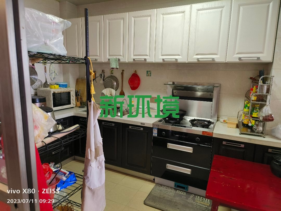 天健佳苑  4室2厅2卫   68.00万客厅