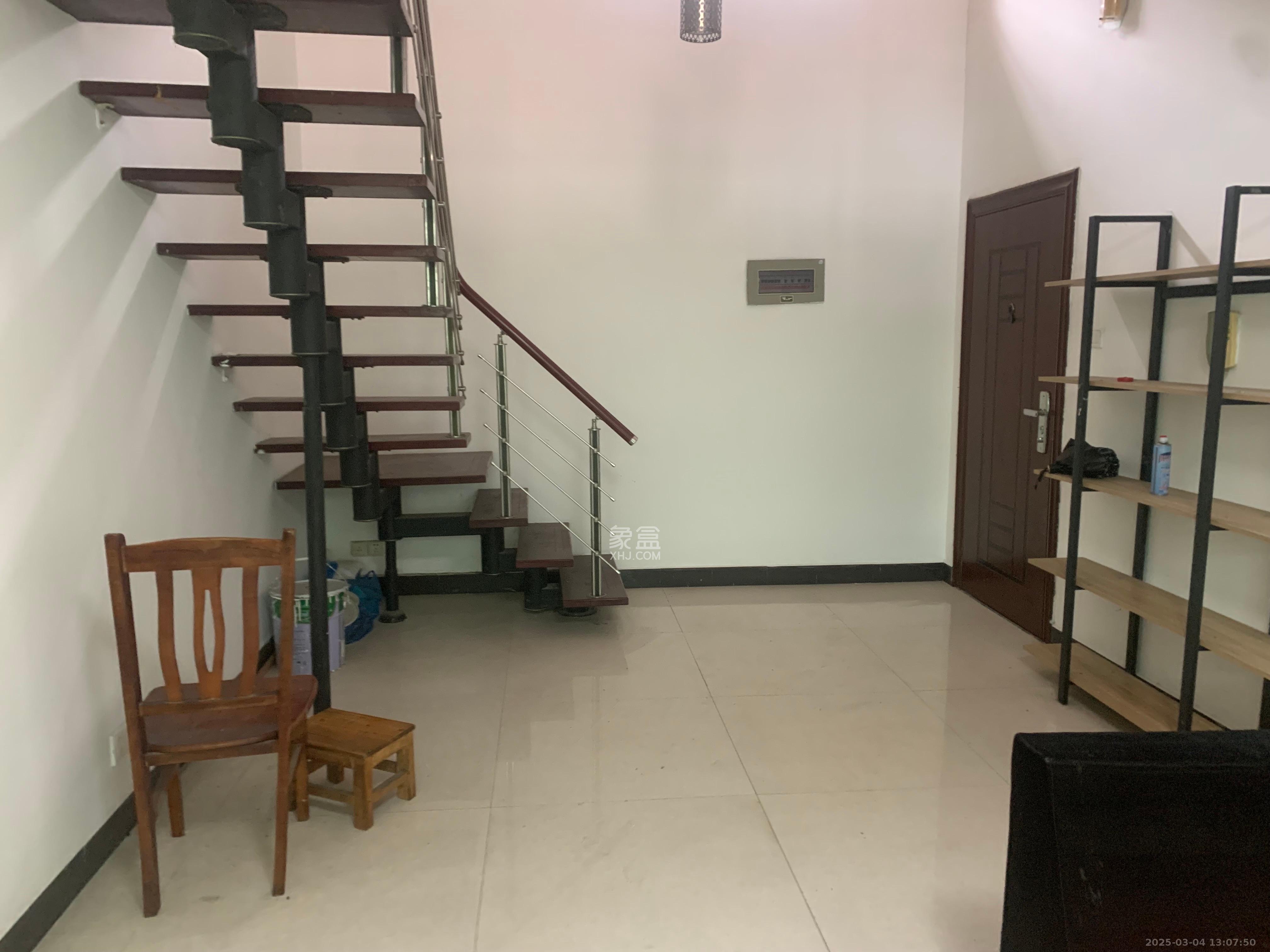 麓谷锦和园 5室2厅2卫 1500.0元/月 麓谷锦和园 5室2厅2卫 1500.0元/月室内图