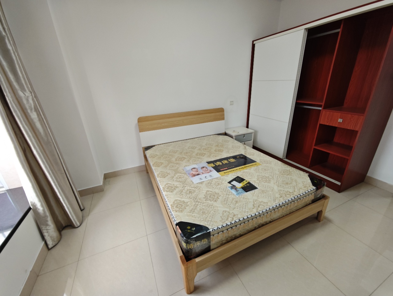 海市盛楼 3室2厅1卫 2600.0元/月 海市盛楼 3室2厅1卫 2600.0元/月室内图