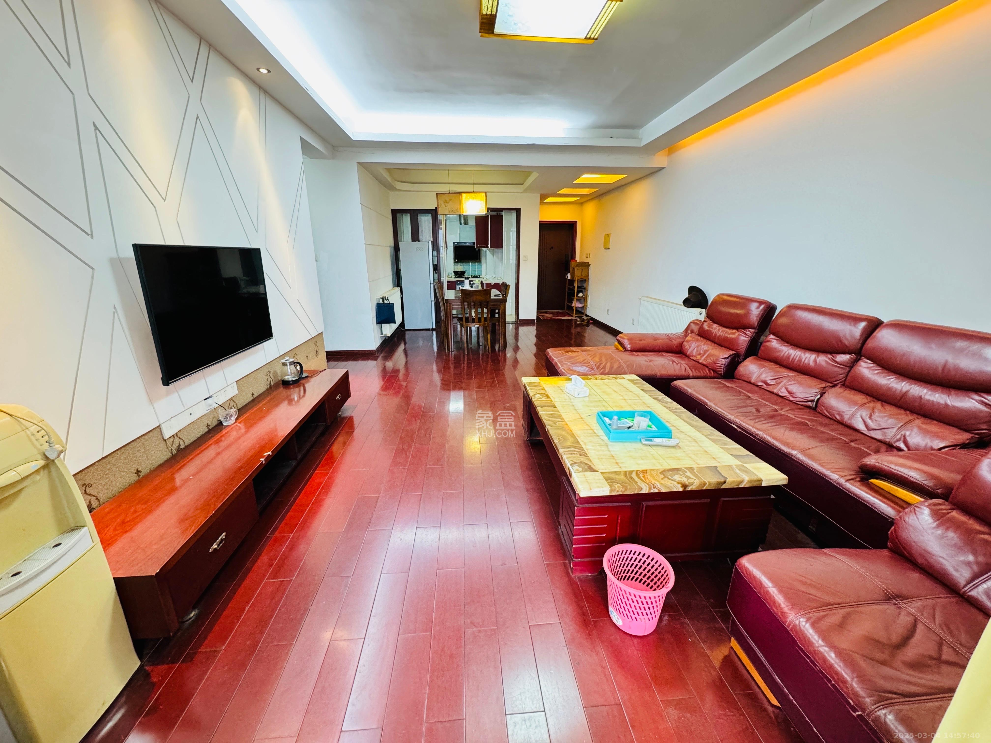 上庭苑 3室2厅1卫 2800.0元/月 上庭苑 3室2厅1卫 2800.0元/月室内图